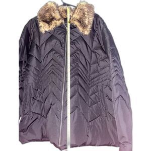 Beautiful and Cozy Women’s 3x Coat Black with Faux Fur